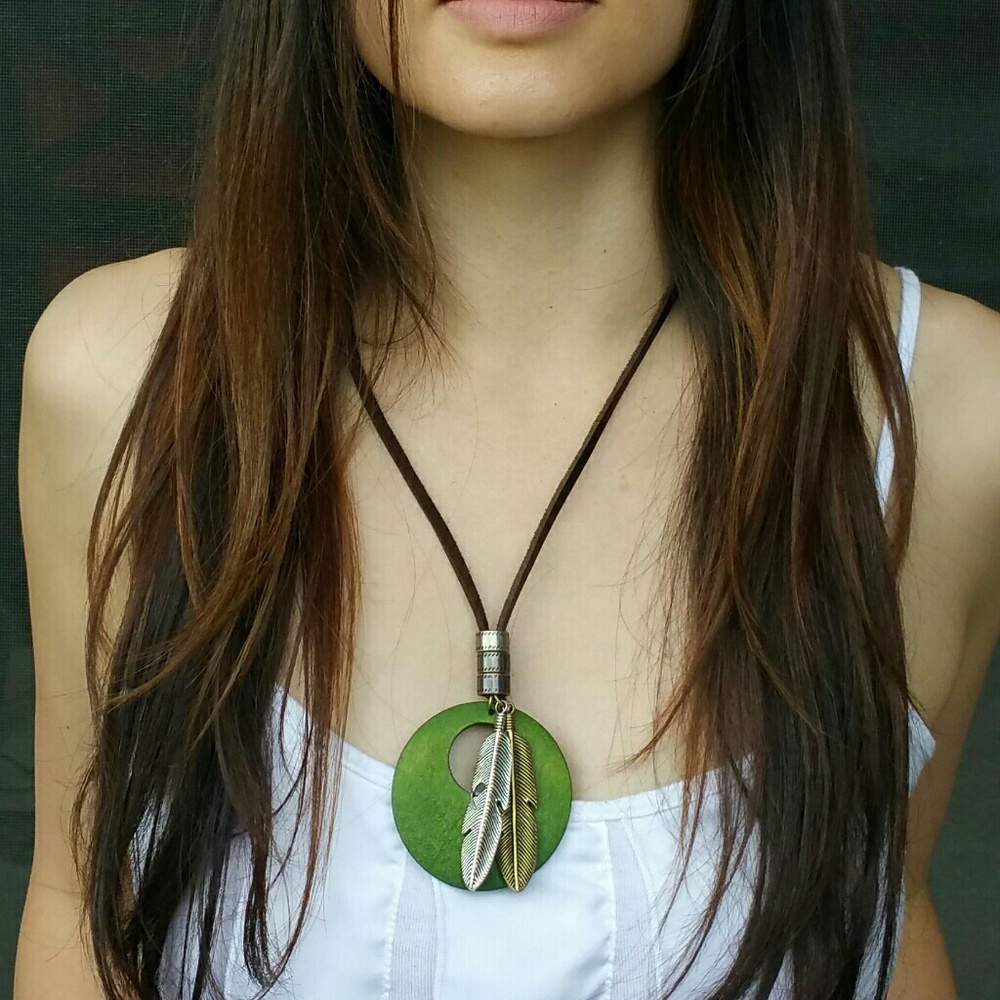 Green Wooden Feathers Boho Necklace